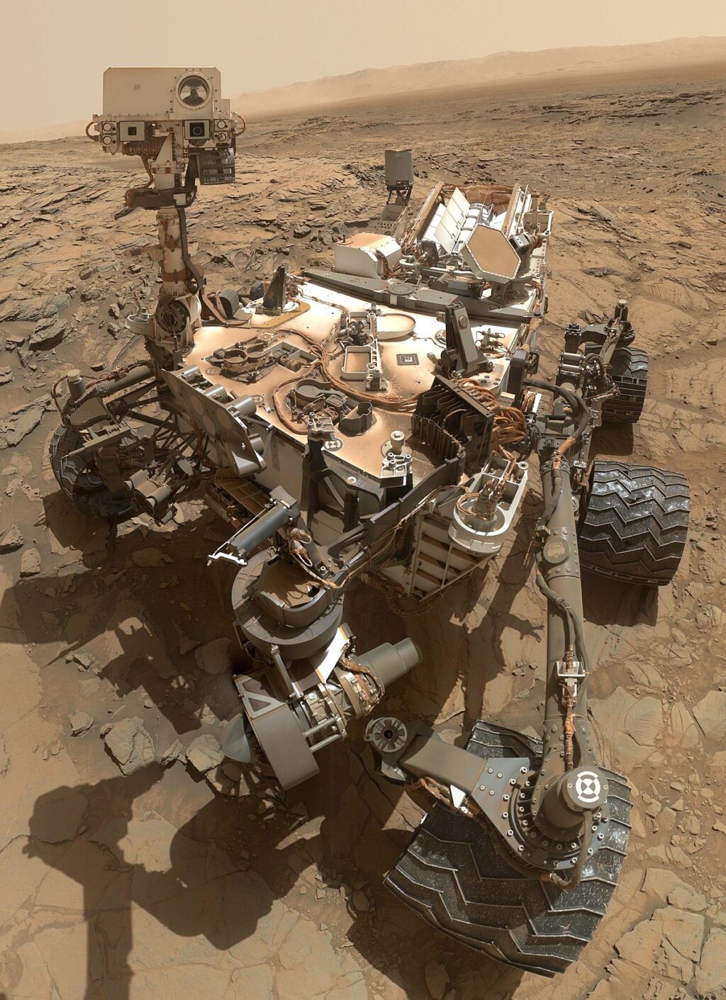1200px-Curiosity_Self-Portrait_at_'Big_Sky'_Drilling_Site